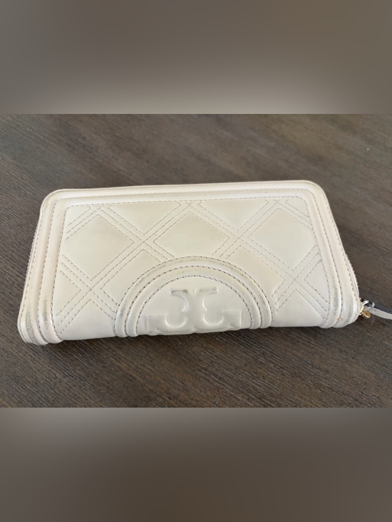 Tory Burch Handbags - Tory Burch FLEMING SOFT ZIP CONTINENTAL WALLET Used Condition